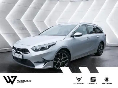 Gebraucht Kia Ceed Spirit 160 PS (117 kW) 2023 Silber Kleinwagen