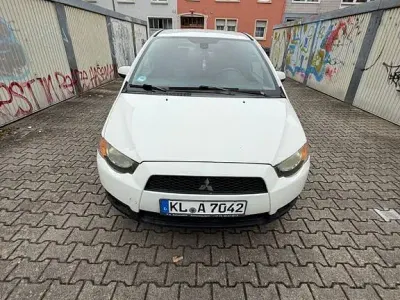 Gebraucht Mitsubishi Colt Inform 75 PS (55 kW) 2010 Weiß Kleinwagen