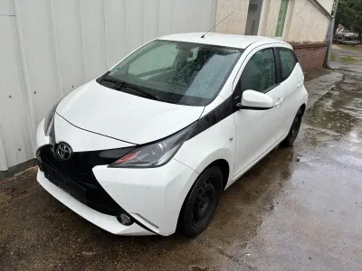 Gebraucht Toyota Aygo Edition 69 PS (50 kW) 2017 Weiß Kleinwagen