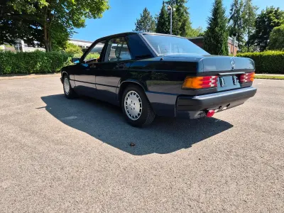 Gebraucht Mercedes 190 122 PS (89 kW) 1992 Blau Limousine