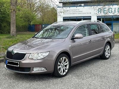 Usata Skoda Superb Family 140 CV (102 kW) 2011 Marrone Station wagon