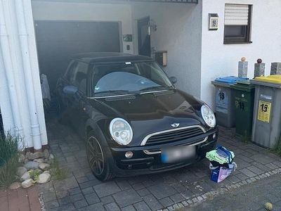 Begagnad Mini ONE 90 HK (66 kW) 2002 Svart Halvkombi