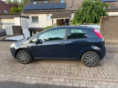 Gebraucht Fiat Punto 65 PS (47 kW) 2009 Blau Kleinwagen