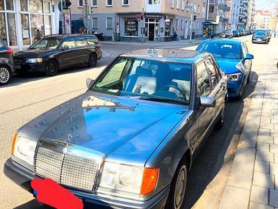 Second-hand Mercedes E230 132 CP (97 kW) 1989 Gri Berlinǎ