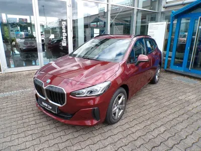 Gebraucht BMW 220 Active Tourer 170 PS (125 kW) 2025 Rot Van / Kleinbus