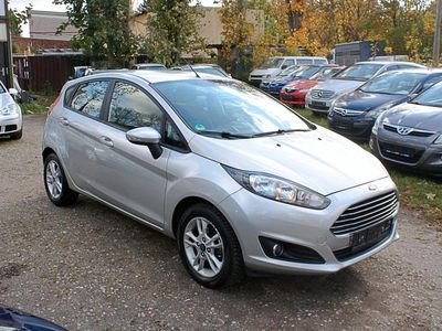 Gebraucht Ford Fiesta SYNC Edition 80 PS (58 kW) 2015 Silber Kleinwagen