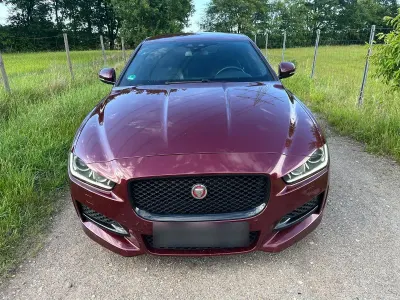 Gebraucht Jaguar XE Prestige 179 PS (131 kW) 2016 Rot Limousine