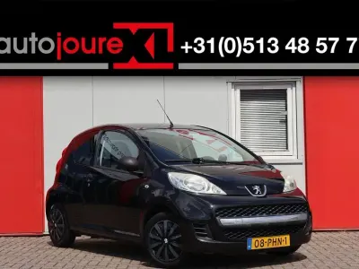 Gebraucht Peugeot 107 68 PS (50 kW) 2011 Schwarz Kleinwagen