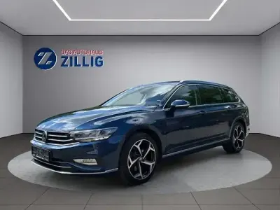Gebraucht VW Passat Elegance 150 PS (110 kW) 2020 Blau Kombi