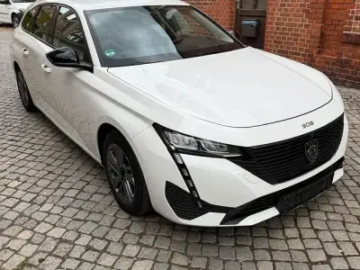Gebraucht Peugeot 308 SW Active 131 PS (96 kW) 2022 Weiß Kombi