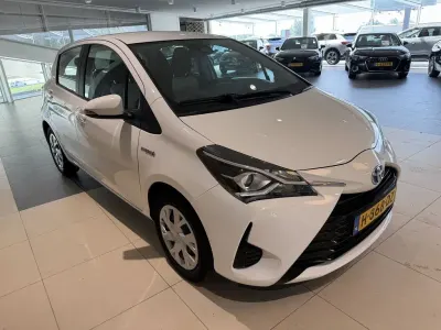 Gebraucht Toyota Yaris Hybrid Active 73 PS (53 kW) 2020 Weiß Limousine