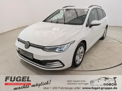 Używany VW Golf VIII Life 131 KM (96 kW) 2022 Biały Kombi