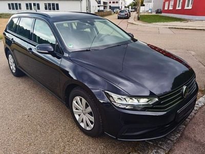 Gebraucht VW Passat Basis 120 PS (88 kW) 2020 Schwarz Kombi