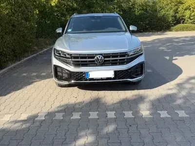 Gebraucht VW Touareg R-line 231 PS (169 kW) 2024 Silber SUV