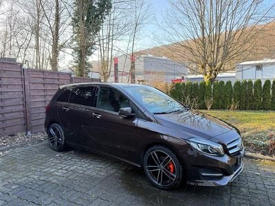 Gebraucht Mercedes B200 AMG line 136 PS (100 kW) 2015 Braun Van / Kleinbus
