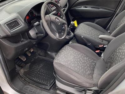 Second-hand Opel Combo 105 CP (77 kW) 2012 Argintiu Monovolum