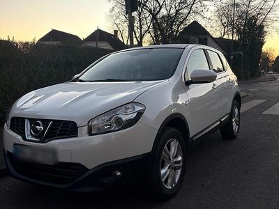 Weiß Gebraucht 2013 Nissan Qashqai SUV | 8.400 € (Etwas zu teuer)