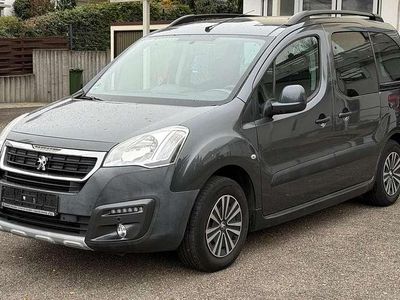 Gebraucht Peugeot Partner Outdoor 120 PS (88 kW) 2016 Lack grau shark/metalliclack Van / Kleinbus