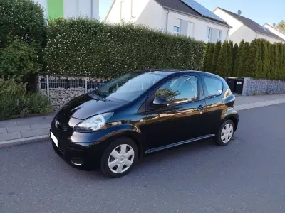 Gebraucht Toyota Aygo 68 PS (50 kW) 2010 Schwarz Kleinwagen