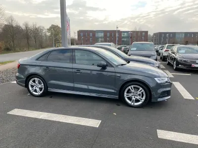 Gebraucht Audi A3 Sport 116 PS (85 kW) 2019 Grau Limousine