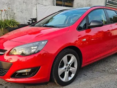 Gebraucht Opel Astra Style 140 PS (102 kW) 2015 Rot Kombi