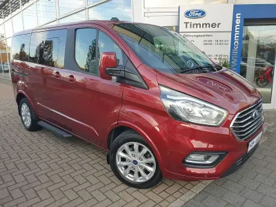 Gebraucht Ford Tourneo Titanium 131 PS (96 kW) 2021 Rot Van / Kleinbus
