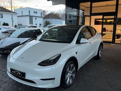 Gebraucht Tesla Model Y Standard Range 219 kW (299 PS) 2023 Pearl white multicoat metallic (metallic) SUV
