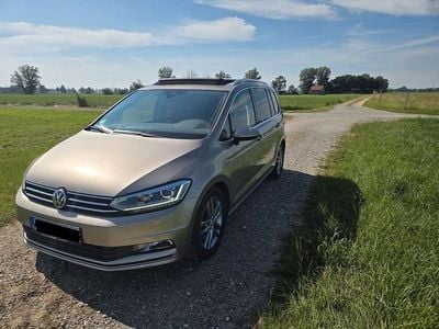 Gebraucht VW Touran Highline 190 PS (139 kW) 2017 Gold Van / Kleinbus