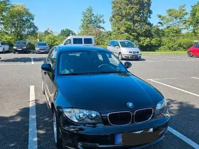 Gebraucht BMW 116 122 PS (89 kW) 2010 Schwarz Kleinwagen