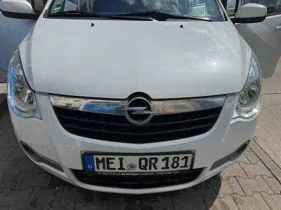 Gebraucht Opel Agila 85 PS (62 kW) 2010 Weiß Kleinwagen