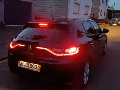 Gebraucht Renault Mégane LIMITED 140 PS (102 kW) 2019 Schwarz Limousine