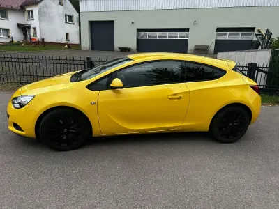 Gebraucht Opel Astra GTC Active 140 PS (102 kW) 2013 Gelb Limousine