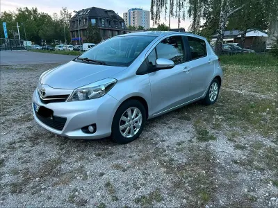 Brugt Toyota Yaris 99 HK (72 kW) 2012 Sølv Hatchback