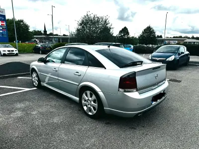 Używany Opel Vectra GTS 211 KM (155 kW) 2003 Srebrny Sedan/Limuzyna