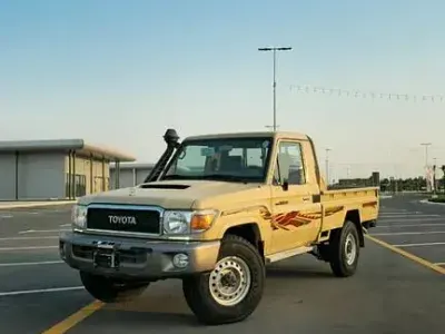 Neu Toyota Land Cruiser 194 PS (142 kW) 2026 Beige Pickup