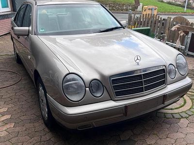 Mercedes E280