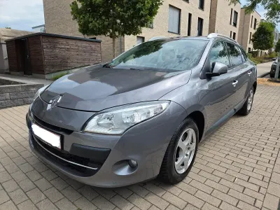 Gebraucht Renault Mégane GrandTour Luxe 131 PS (96 kW) 2010 Grau Kombi