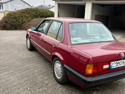 Gebraucht BMW 320 129 PS (94 kW) 1987 Rot Limousine