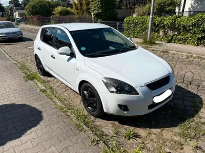 Gebraucht Kia Ceed 109 PS (80 kW) 2009 Weiß Kleinwagen