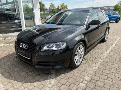 Używany Audi A3 Ambiente 125 KM (91 kW) 2010 Czarny Hatchback