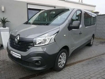 Gebraucht Renault Trafic Expression 125 PS (91 kW) 2017 Grishighlandgrau Van / Kleinbus