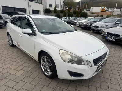 Brugt Volvo V60 Summum 205 HK (150 kW) 2011 Hvid Stationcar