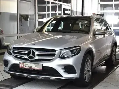 Gebraucht Mercedes GLC250 AMG line 211 PS (155 kW) 2018 Iridiumsilber SUV