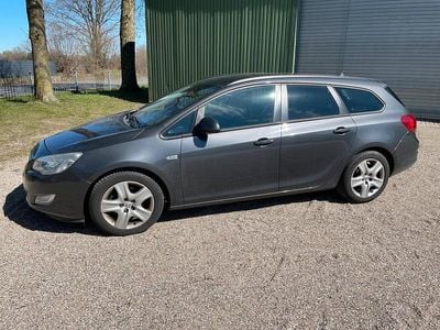 Gebraucht Opel Astra 110 PS (80 kW) 2012 Grau Kombi