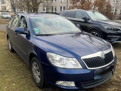 Gebraucht Skoda Octavia Ambition 105 PS (77 kW) 2012 Blau Kombi
