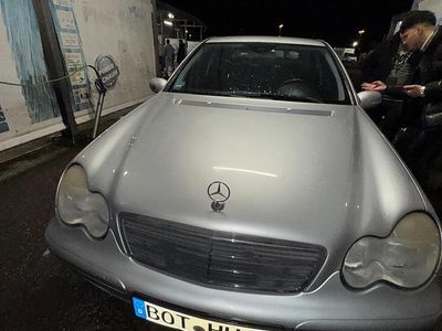 Grau Gebraucht 2004 Mercedes C180 Limousine | 2.300 € (Guter Preis)
