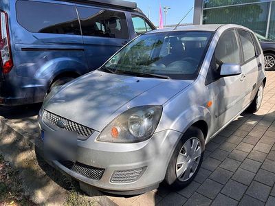 Grau Gebraucht 2007 Ford Fiesta Limousine | 1.399 € (Fairer Preis)