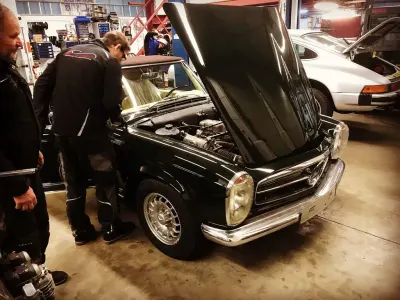 Gebraucht Mercedes 230 150 PS (110 kW) 1967 Grün Cabrio