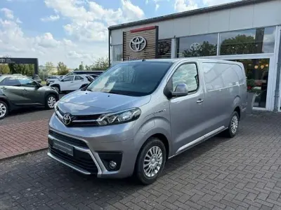 Gebraucht Toyota Proace Comfort 100 kW (136 PS) 2022 Bismutsilber Van / Kleinbus