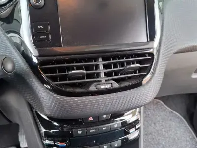 Gebraucht Peugeot 2008 Active 110 PS (80 kW) 2016 Weiß SUV
